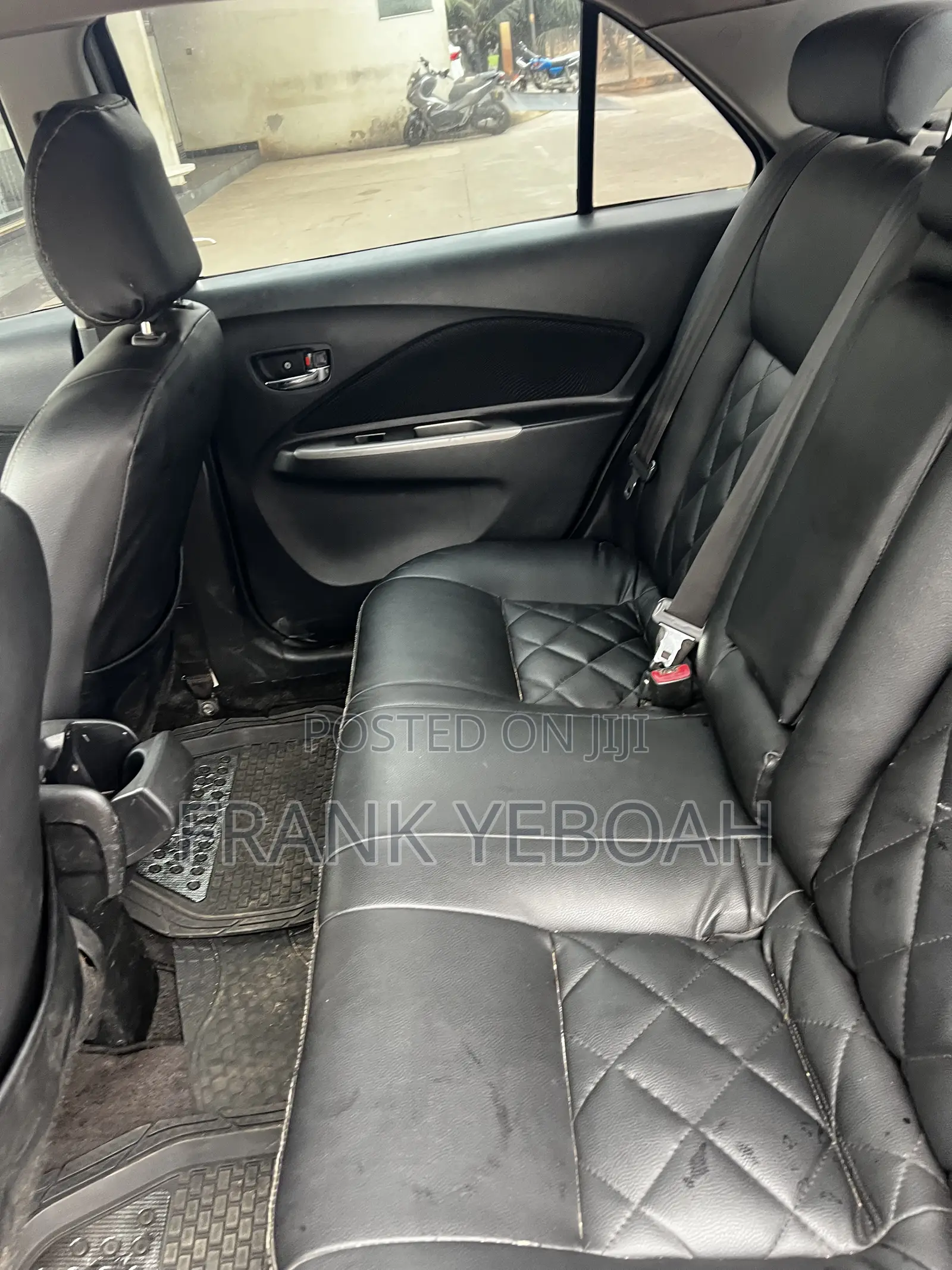 Toyota Yaris 2012 Silver
