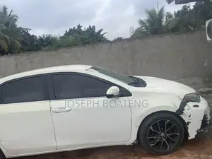 Toyota Corolla LE 4dr Sedan (1.8L 4cyl CVT) 2016 White