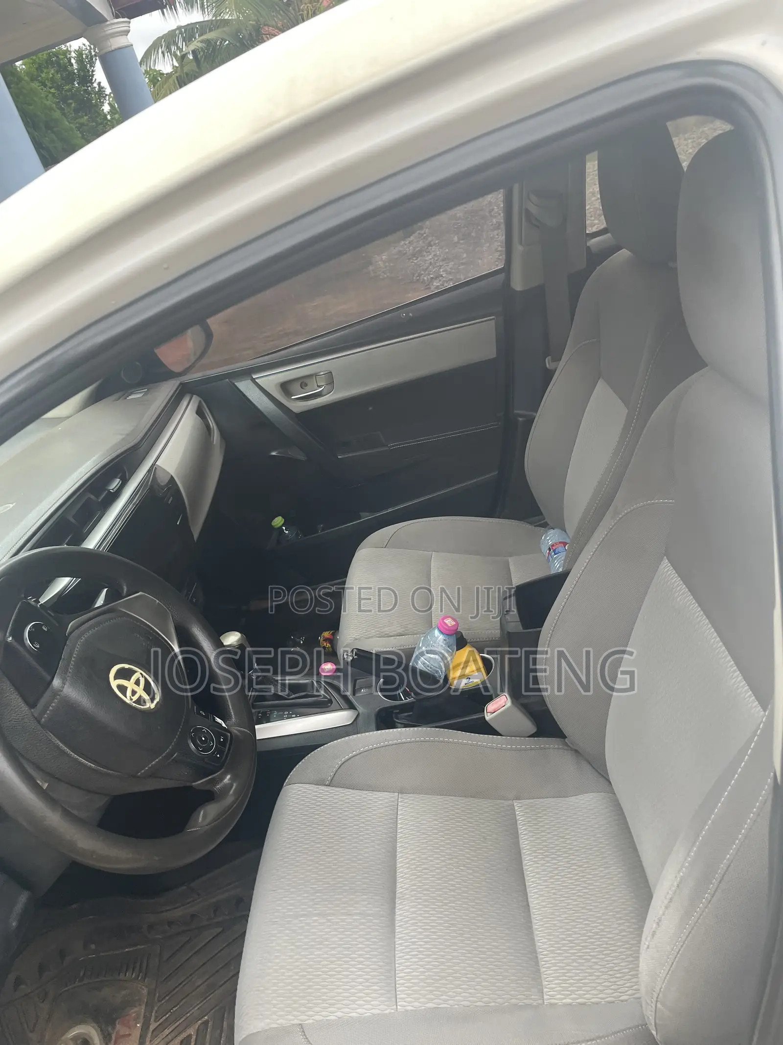 Toyota Corolla LE 4dr Sedan (1.8L 4cyl CVT) 2016 White