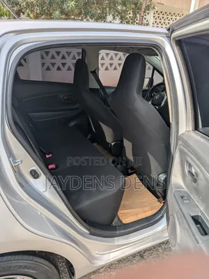 Toyota Vitz 2014 Silver