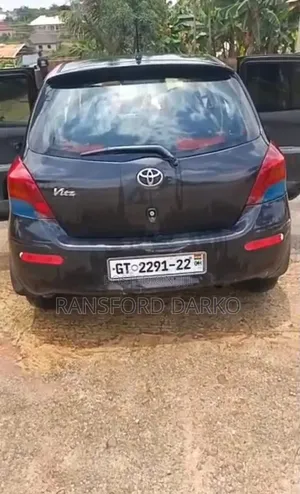 Toyota Vitz 2010 Black
