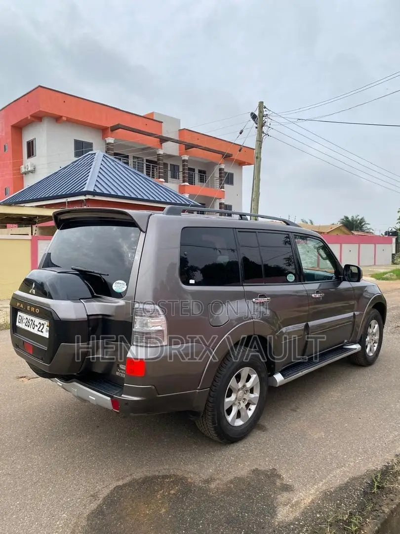 Mitsubishi Pajero V80 3.8 V6 GLS 2015 Gray