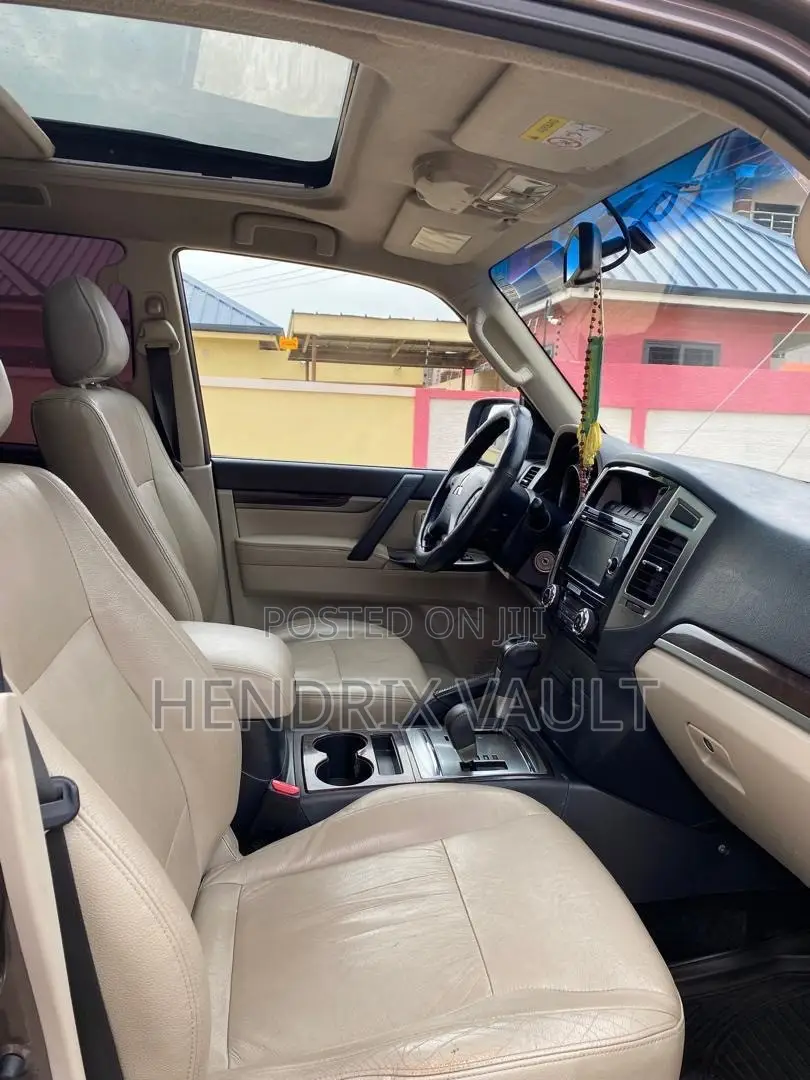 Mitsubishi Pajero V80 3.8 V6 GLS 2015 Gray