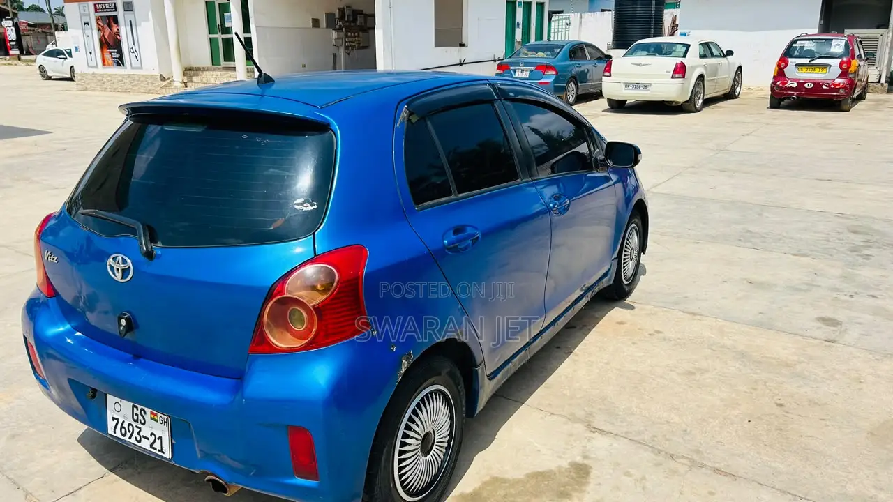 Toyota Vitz 2010 Blue