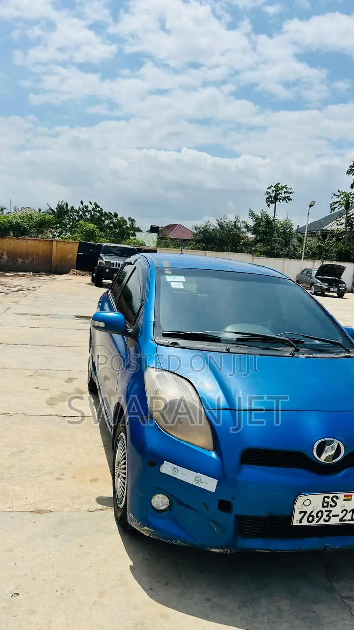 Toyota Vitz 2010 Blue