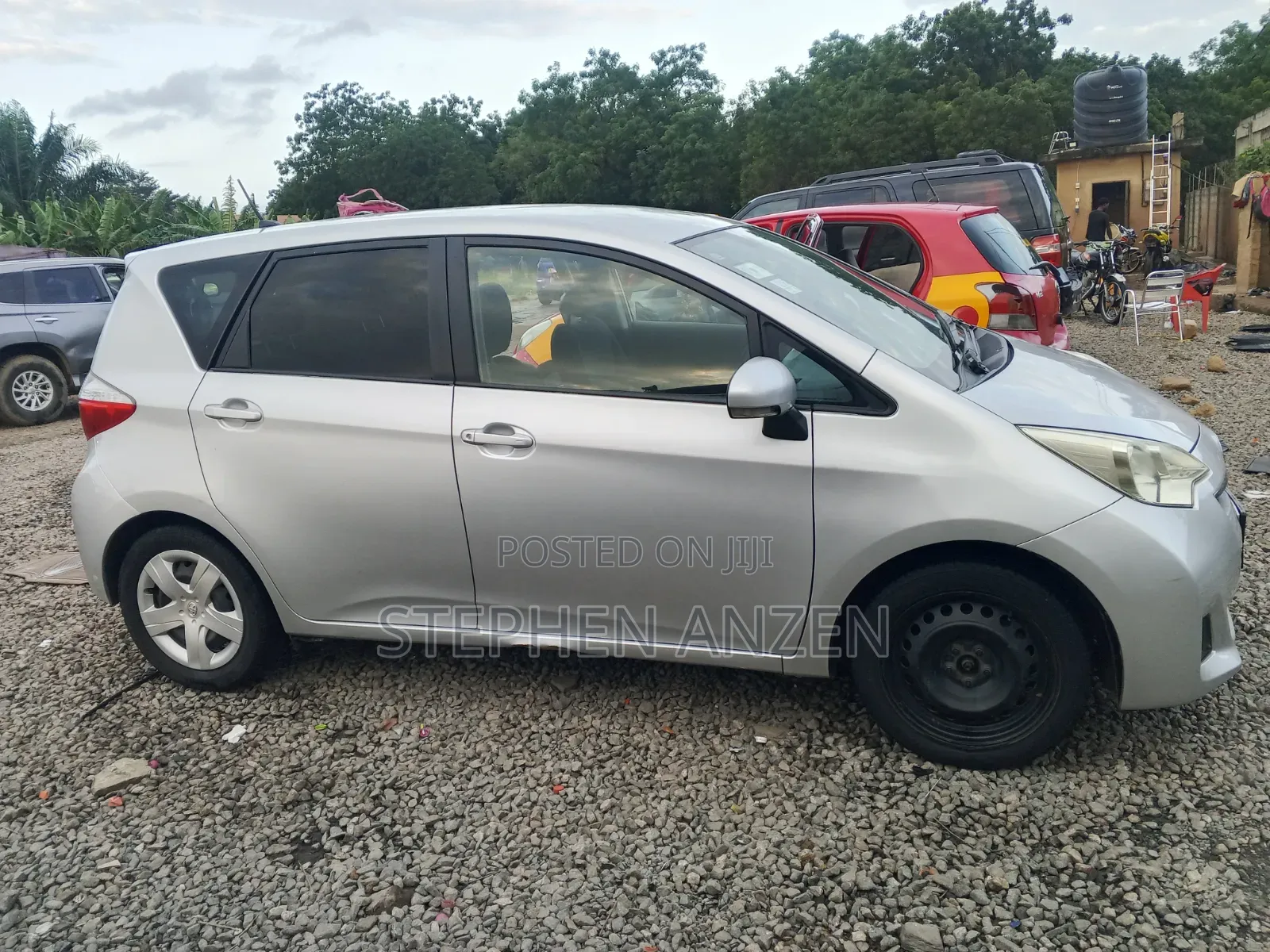 Toyota Ractis 2015 Silver