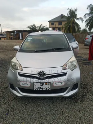 Toyota Ractis 2015 Silver