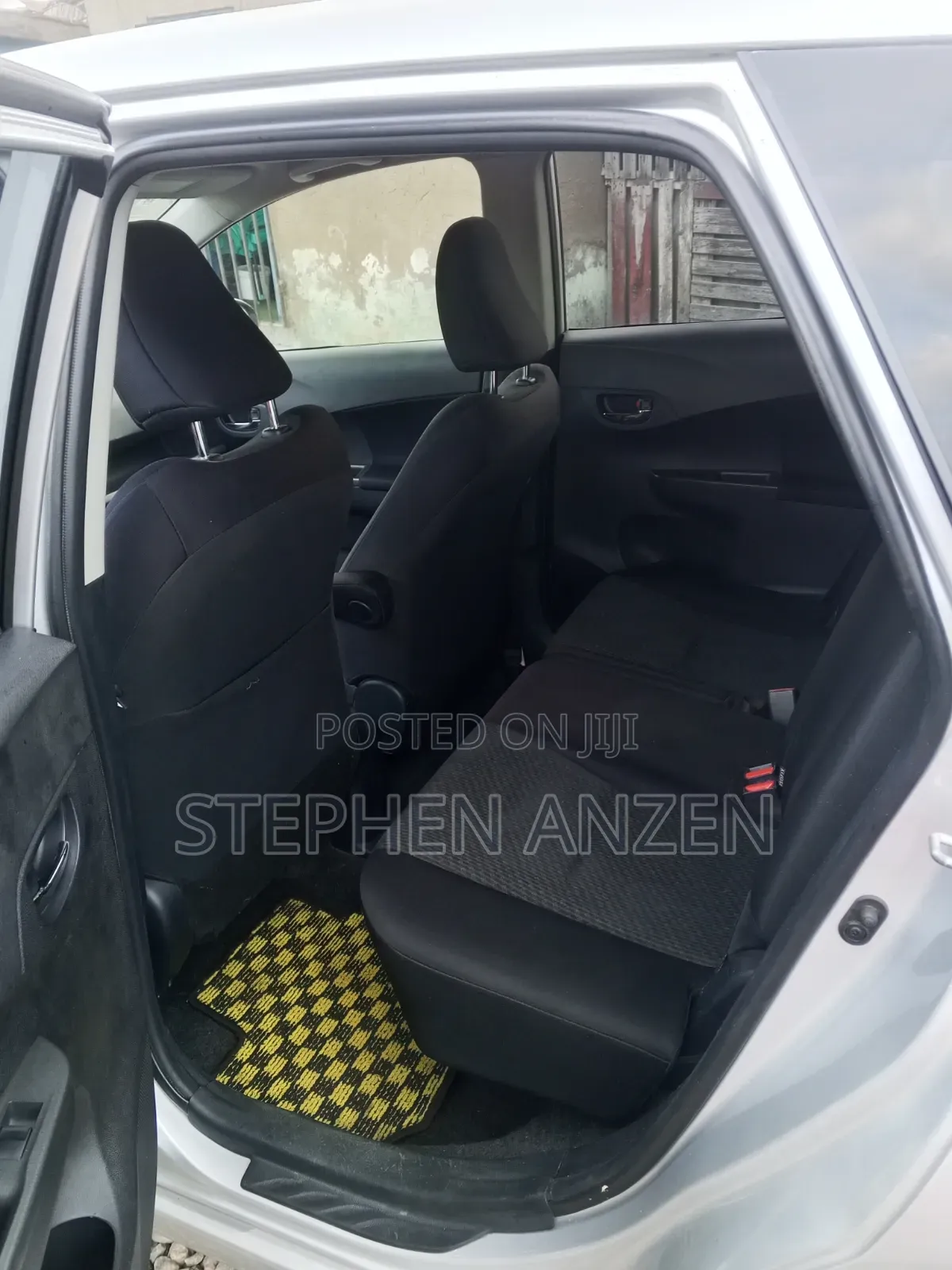 Toyota Ractis 2015 Silver