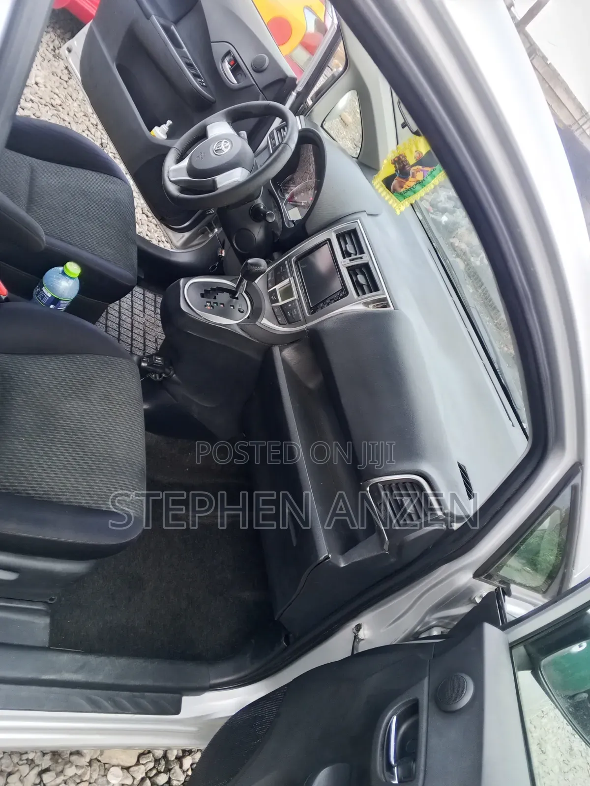 Toyota Ractis 2015 Silver