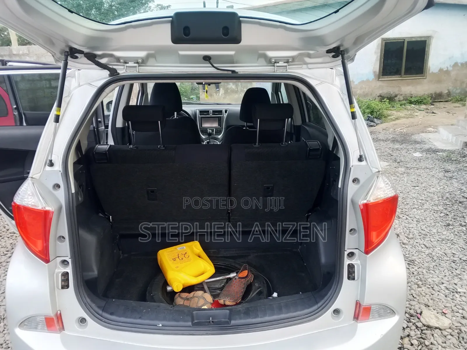 Toyota Ractis 2015 Silver