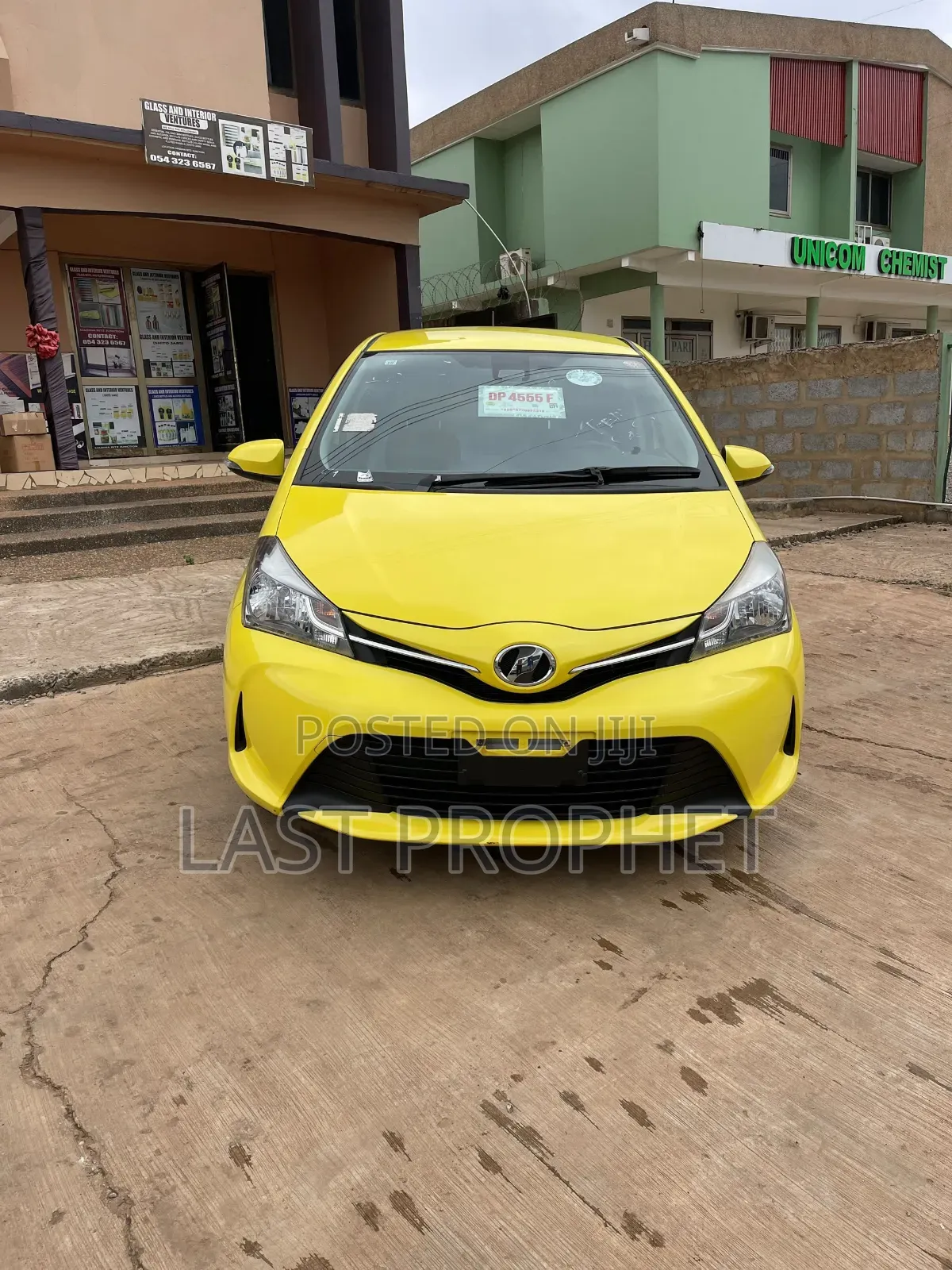 Toyota Vitz 1.3 FWD 5dr 2015 Yellow