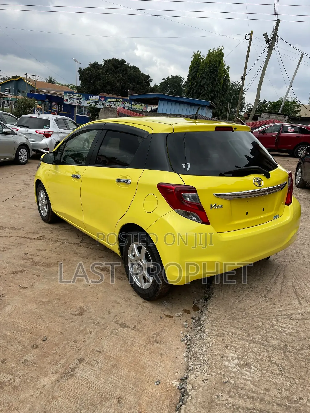 Toyota Vitz 1.3 FWD 5dr 2015 Yellow