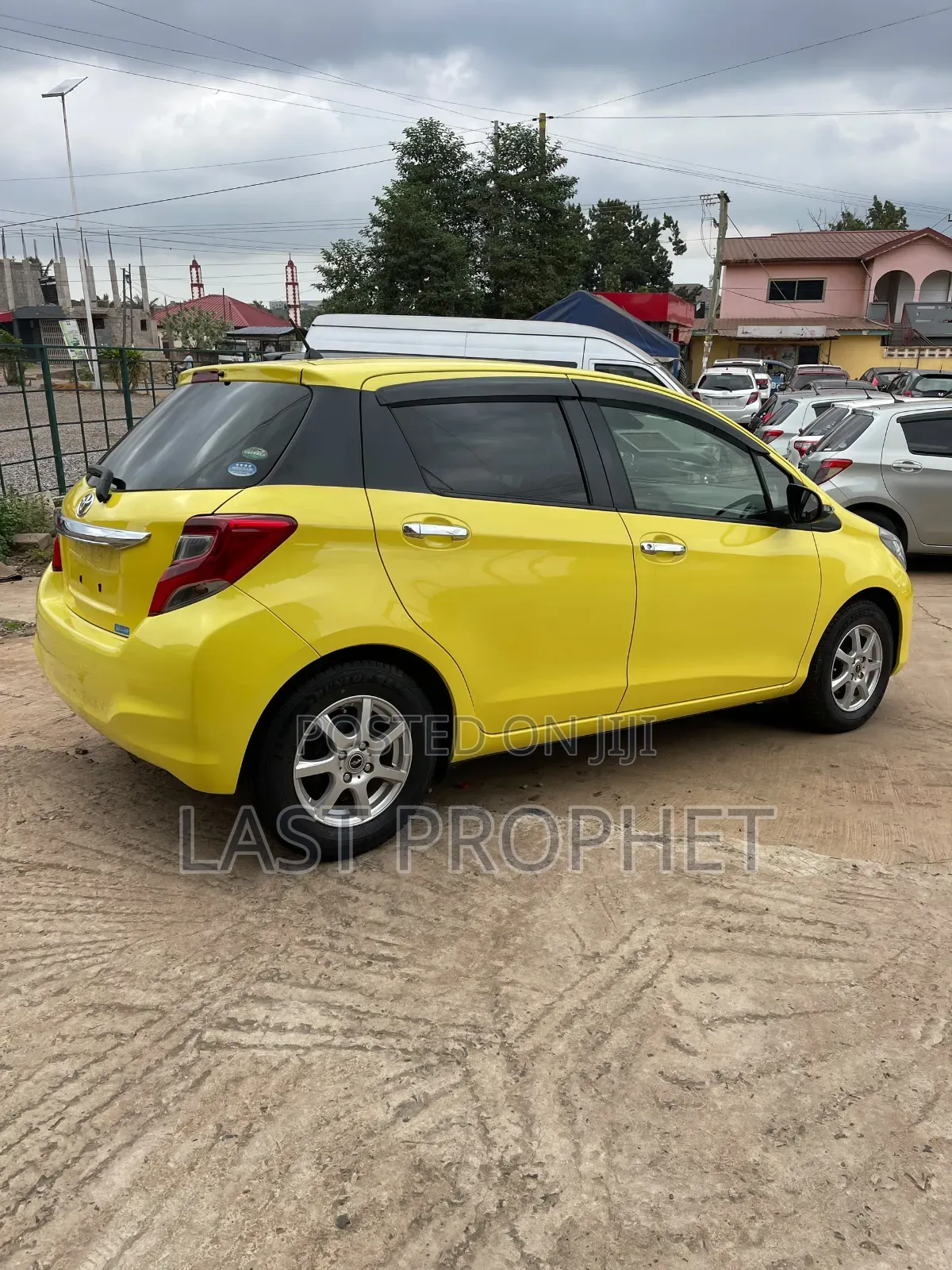 Toyota Vitz 1.3 FWD 5dr 2015 Yellow