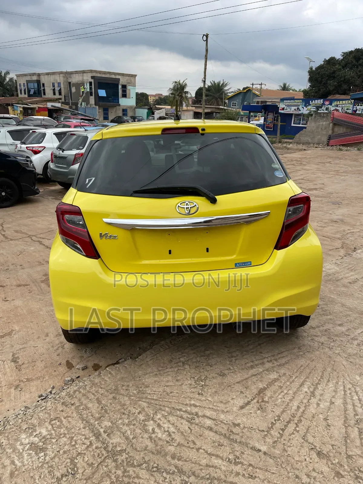 Toyota Vitz 1.3 FWD 5dr 2015 Yellow