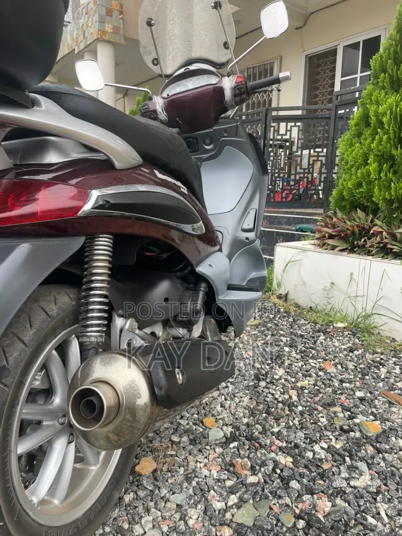 Piaggio Scooter 2012 Red