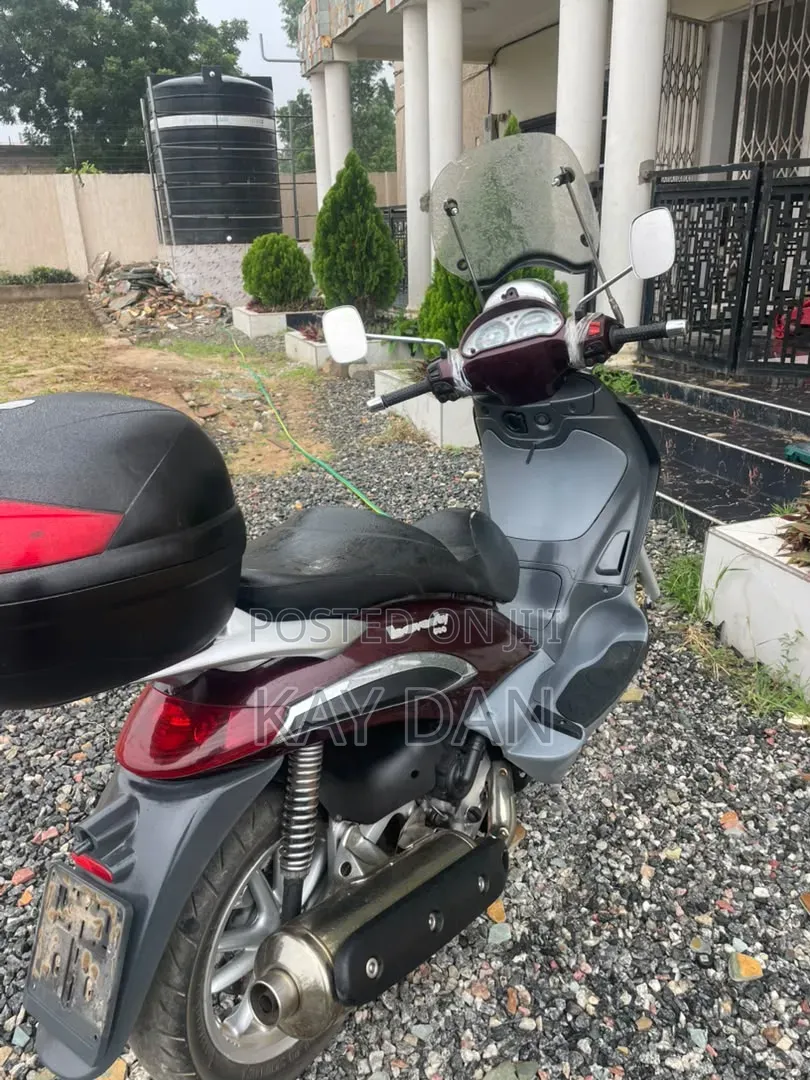 Piaggio Scooter 2012 Red