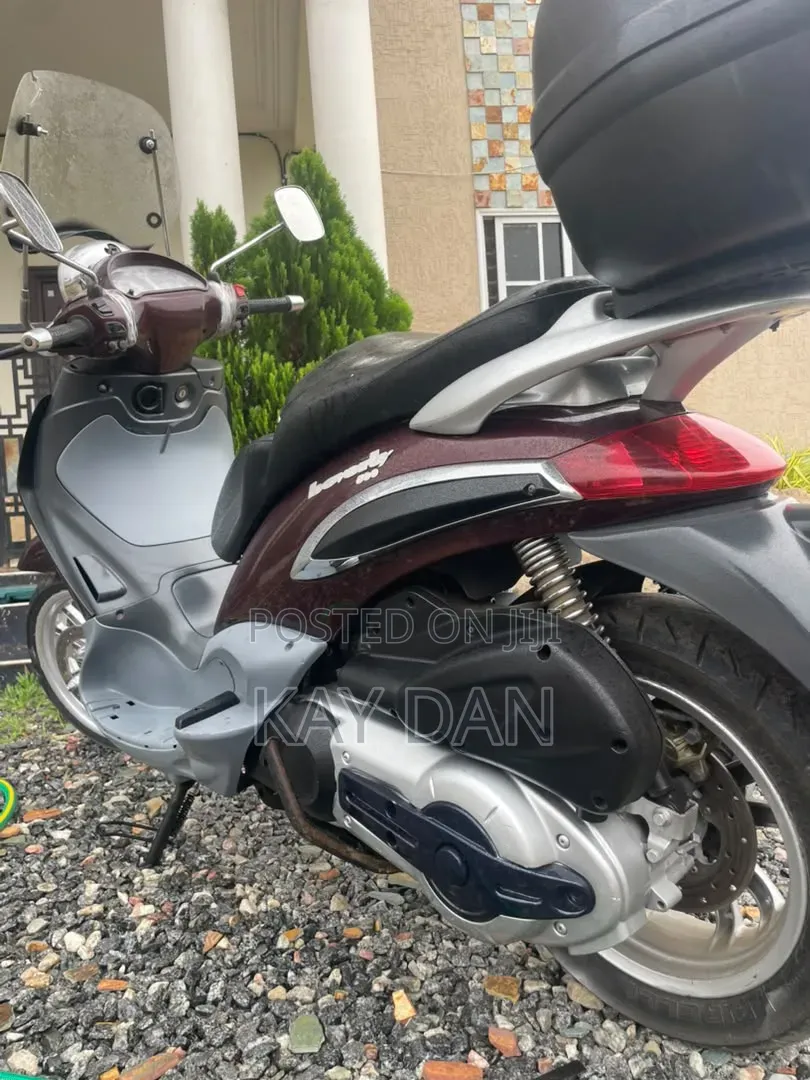 Piaggio Scooter 2012 Red
