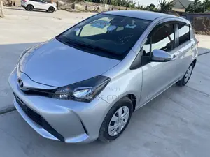 Toyota Vitz 1.3 FWD 3dr 2015 Silver