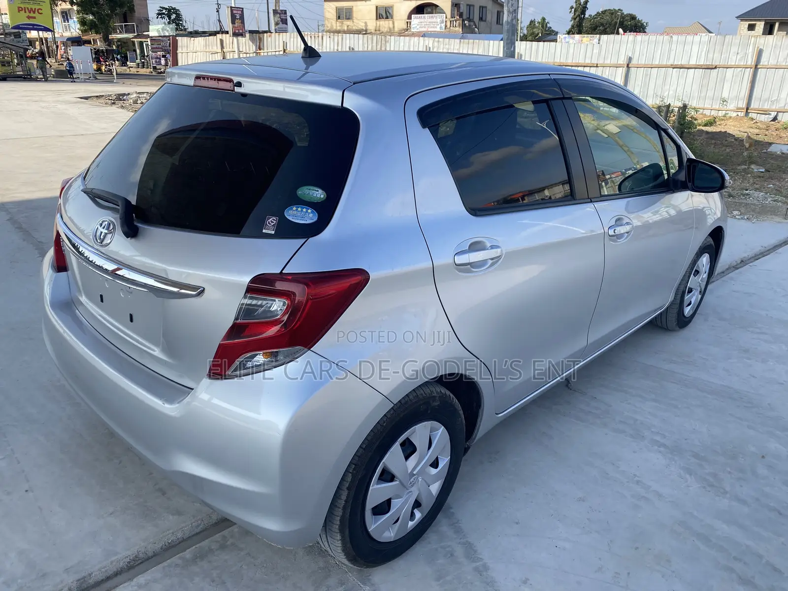 Toyota Vitz 1.3 FWD 3dr 2015 Silver