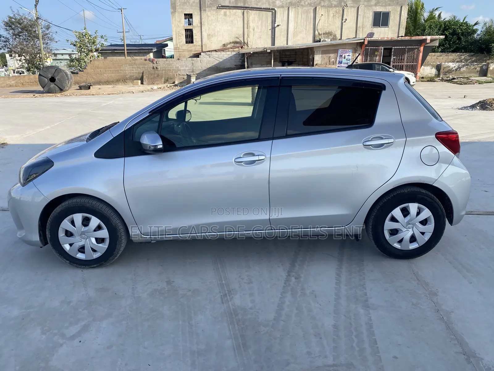 Toyota Vitz 1.3 FWD 3dr 2015 Silver