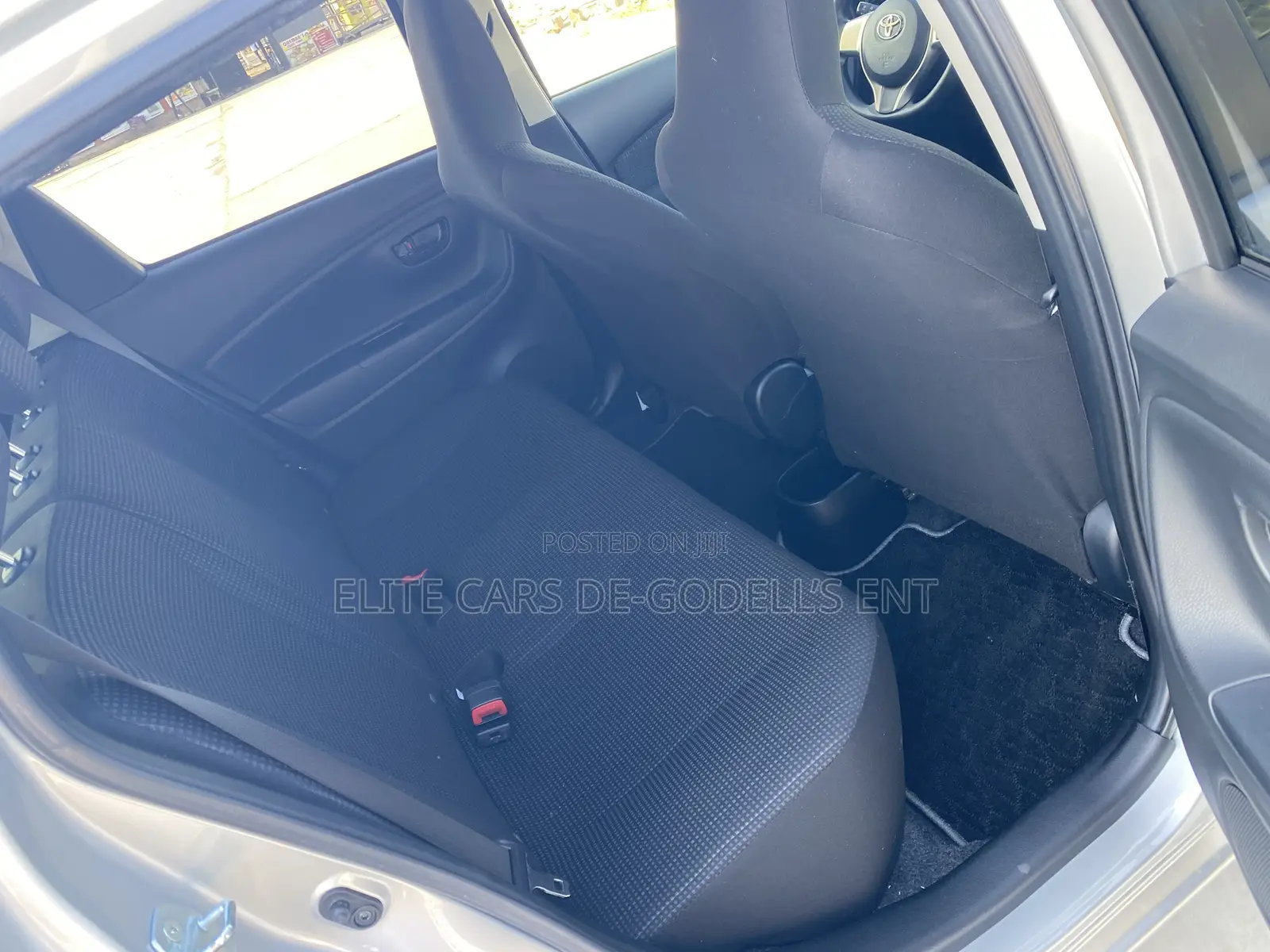 Toyota Vitz 1.3 FWD 3dr 2015 Silver