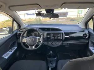 Toyota Vitz 1.3 FWD 3dr 2015 Silver