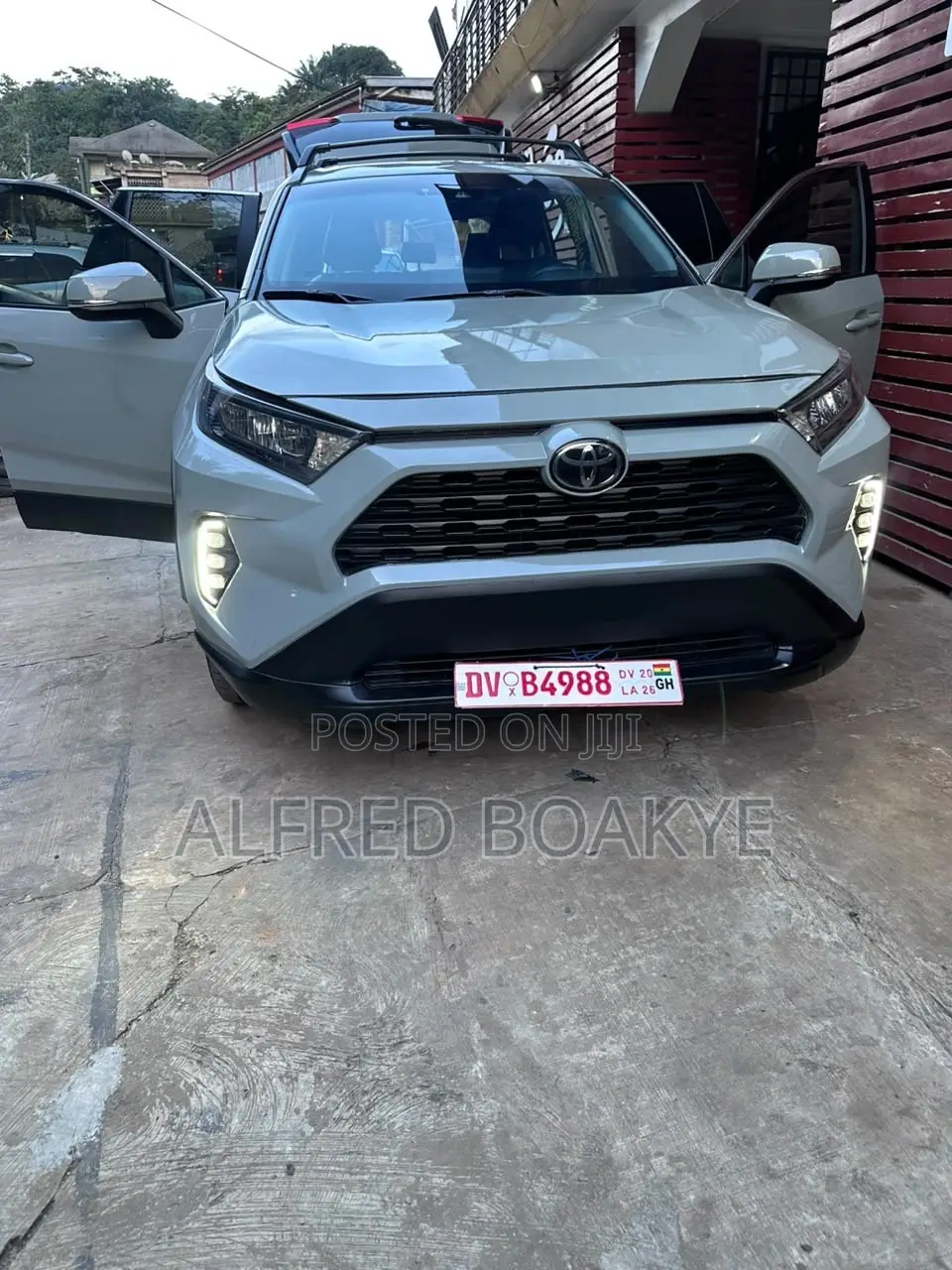 Toyota RAV4 XLE Premium AWD 2020 Gray