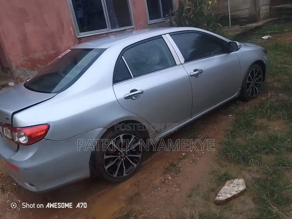 Toyota Corolla L 4-Speed Automatic 2013 Silver