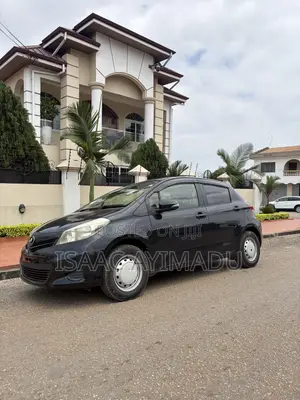 Toyota Vitz 1.3 FWD 3dr 2013 Black