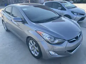 Hyundai Elantra Limited Sedan FWD (1.8L 4cyl 6A) 2013 Silver