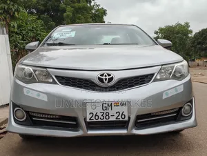 Toyota Camry XLE 4dr Sedan (2.5L 4cyl 6A) 2015 Silver