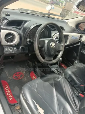 Toyota Vitz 2013 Silver