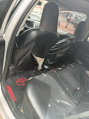 Toyota Vitz 2013 Silver