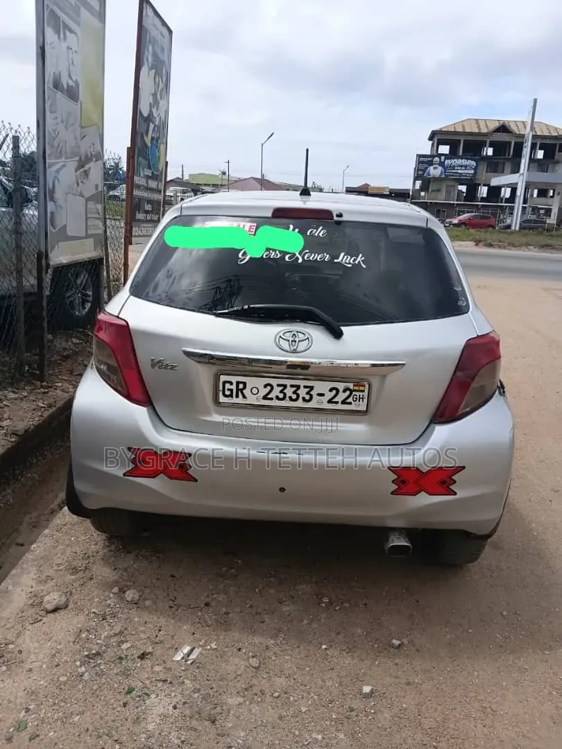 Toyota Vitz 2013 Silver