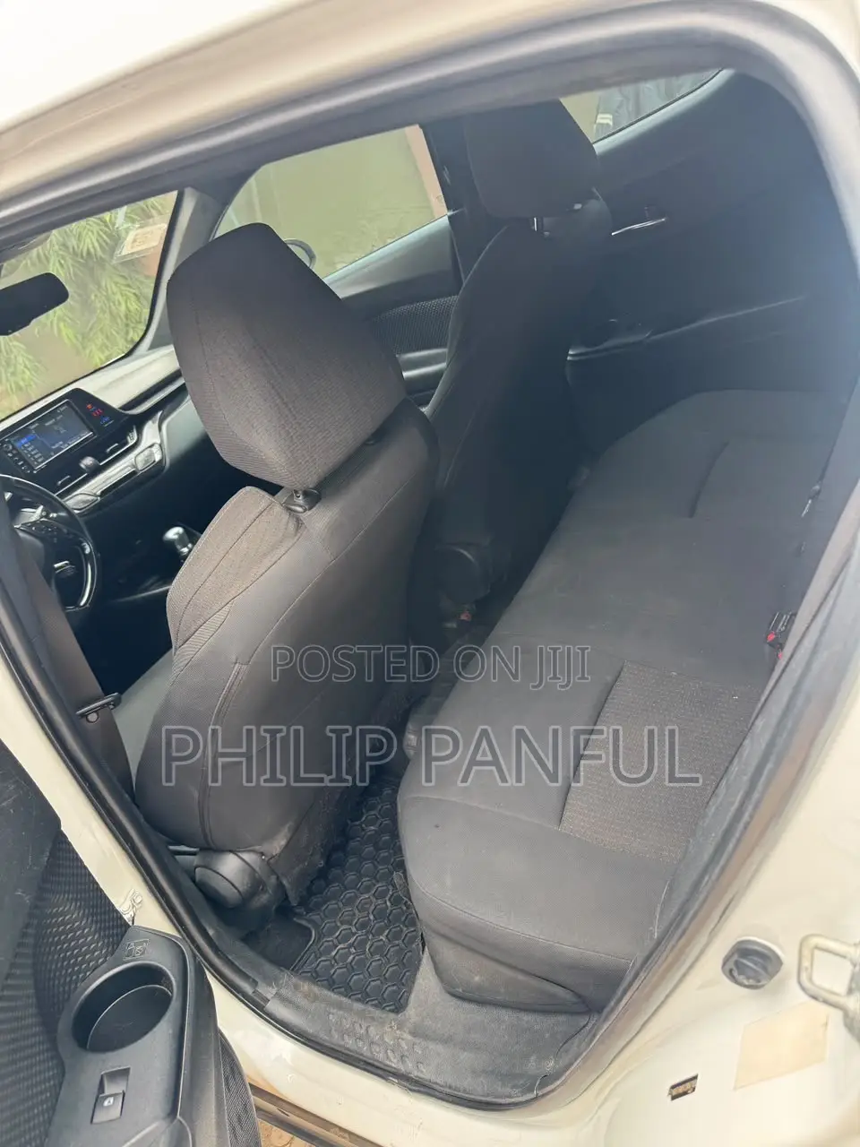 Toyota C-HR XLE FWD Sport Utility (2.0L 4cyl 2AM) 2018 White