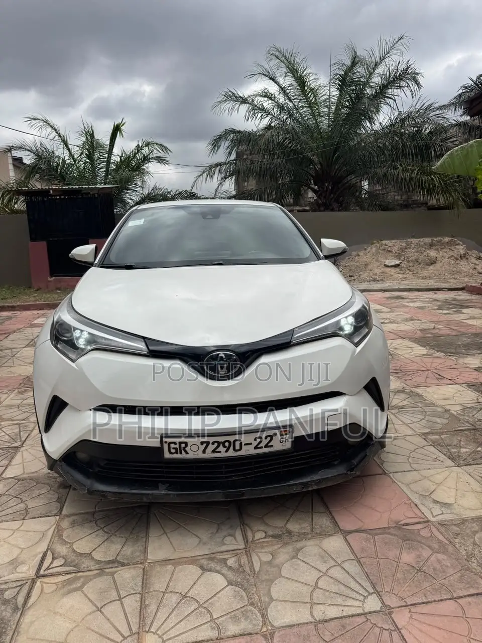 Toyota C-HR XLE FWD Sport Utility (2.0L 4cyl 2AM) 2018 White