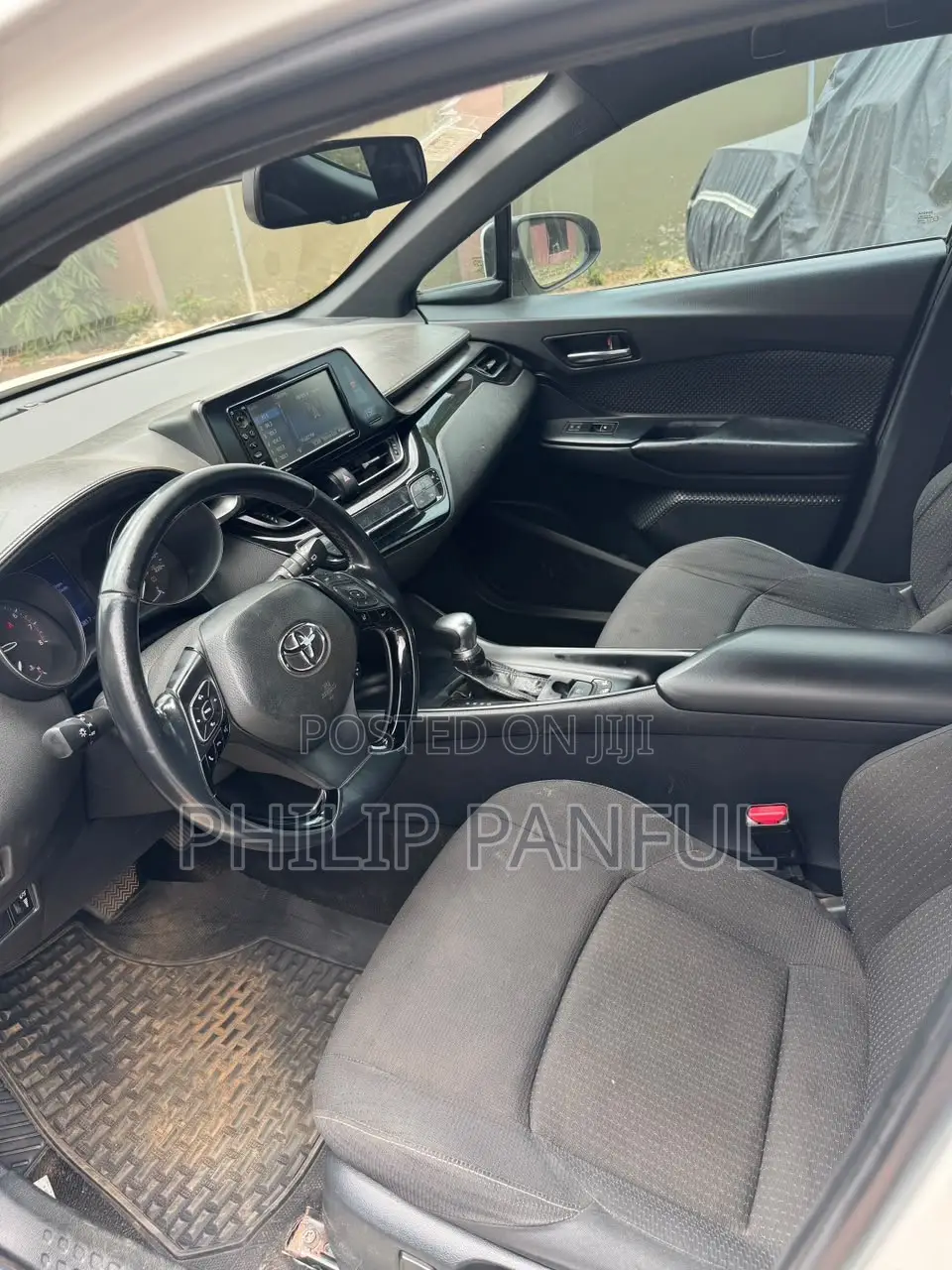 Toyota C-HR XLE FWD Sport Utility (2.0L 4cyl 2AM) 2018 White