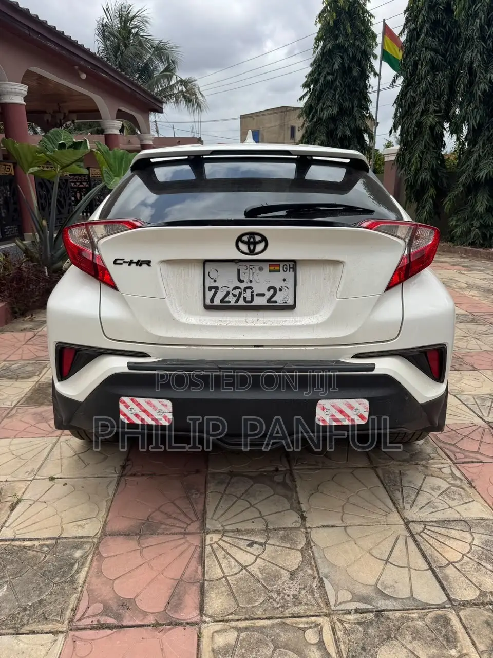 Toyota C-HR XLE FWD Sport Utility (2.0L 4cyl 2AM) 2018 White