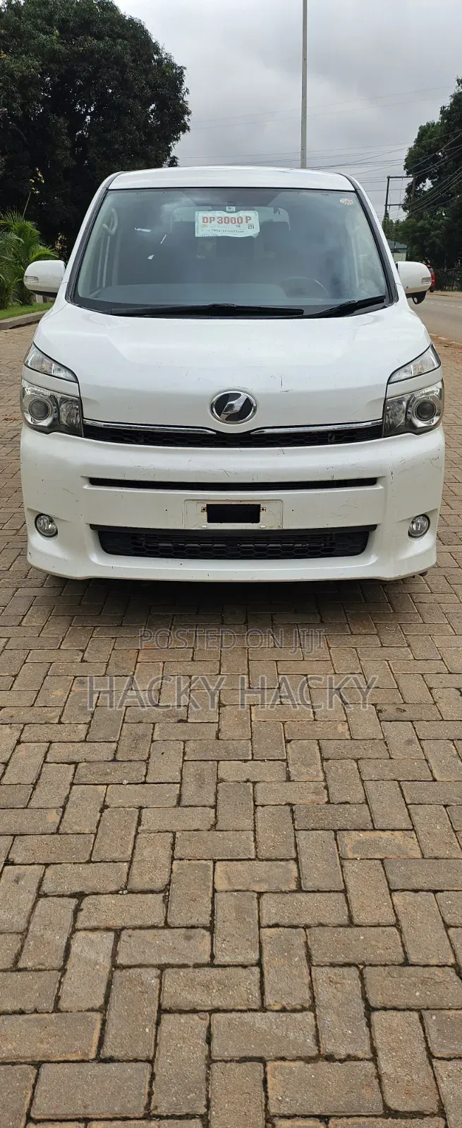 Toyota Voxy 2011 White
