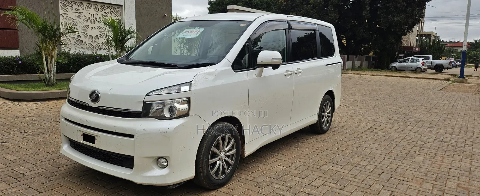 Toyota Voxy 2011 White