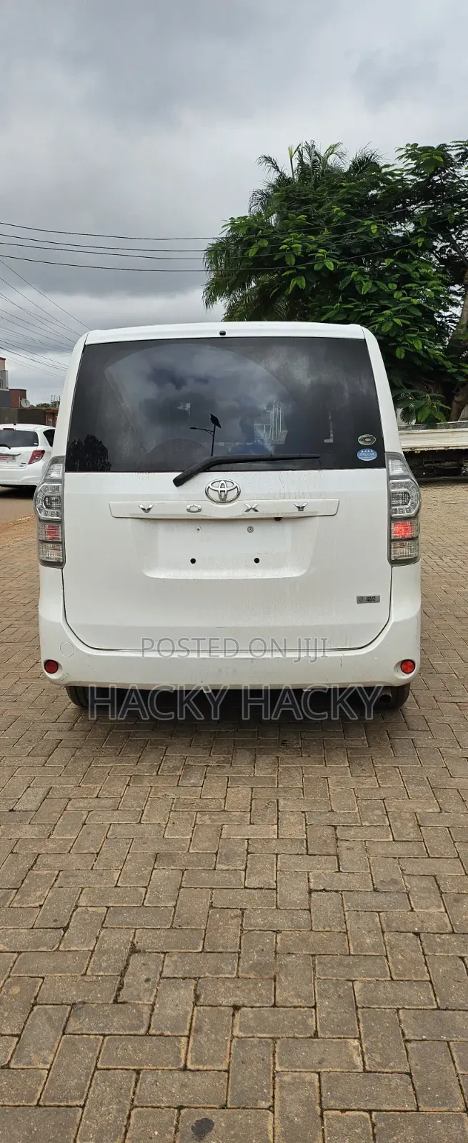 Toyota Voxy 2011 White