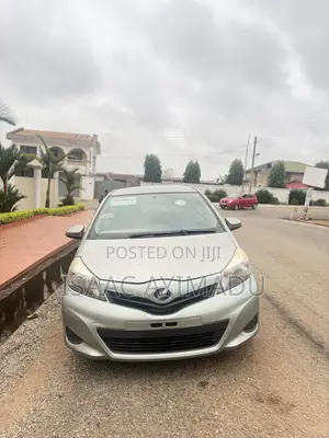 Toyota Vitz 2013 Silver