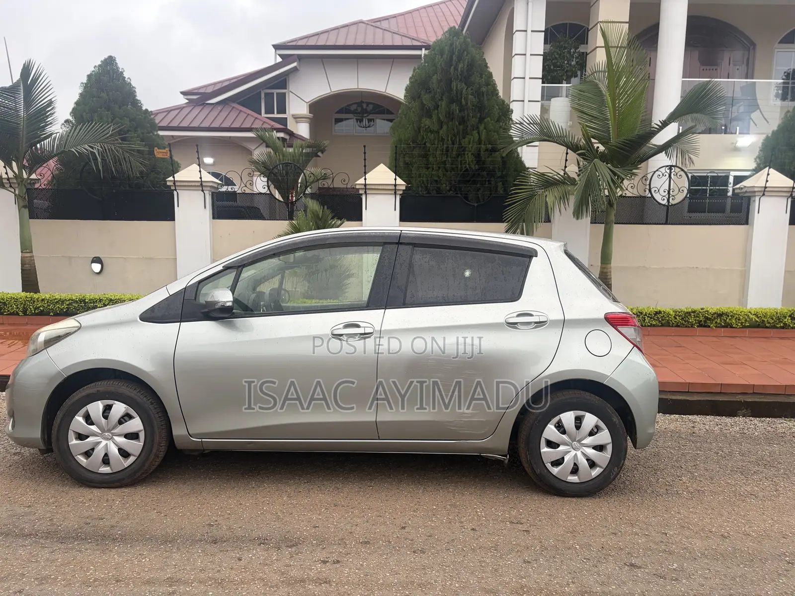 Toyota Vitz 2013 Silver
