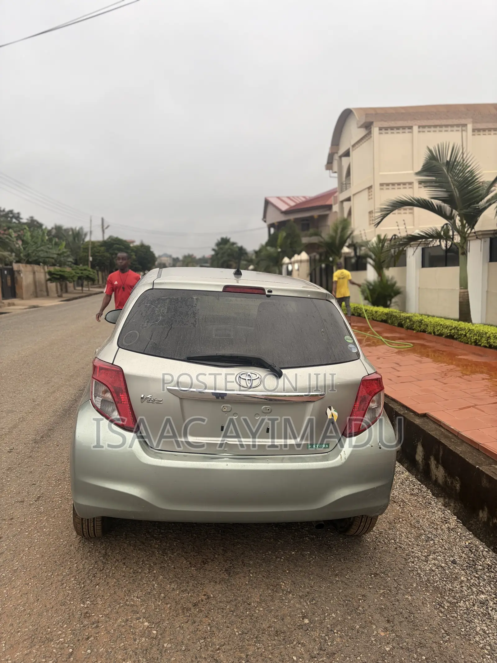 Toyota Vitz 2013 Silver