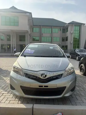 Toyota Vitz 2013 Silver