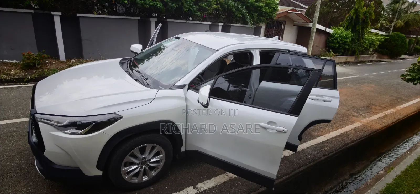 Toyota Corolla Cross LE AWD 2023 White
