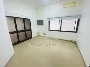 11bdrm House in Dzorwulu for rent