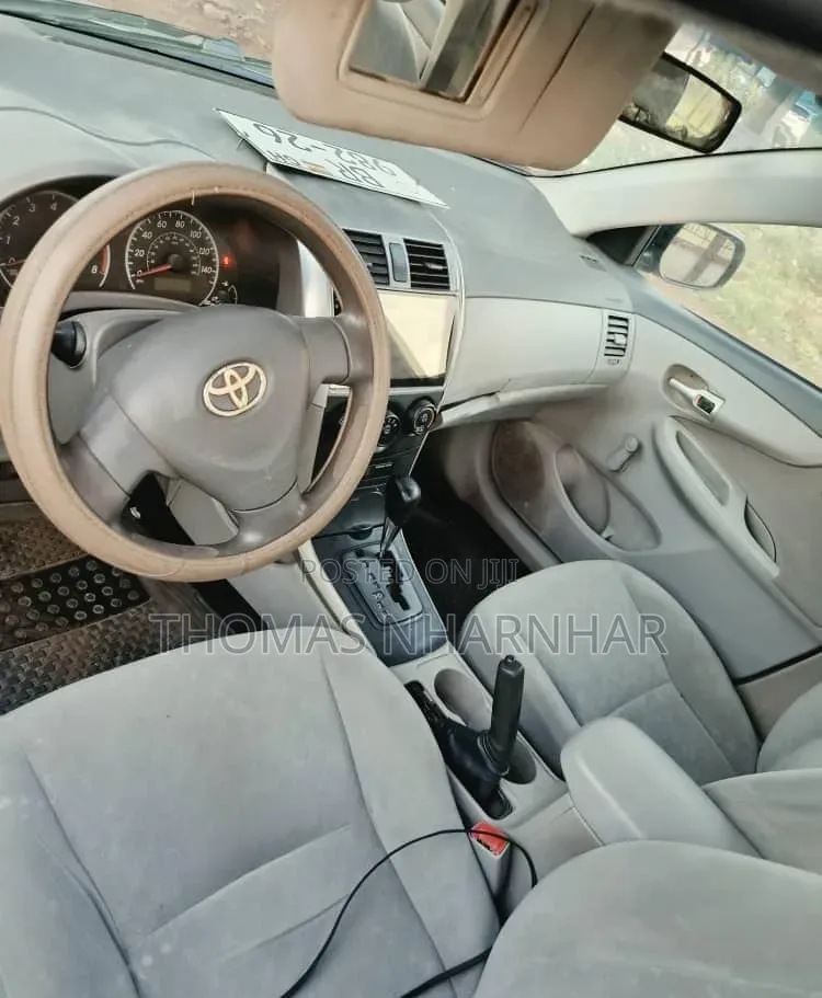 Toyota Corolla 2010 Silver
