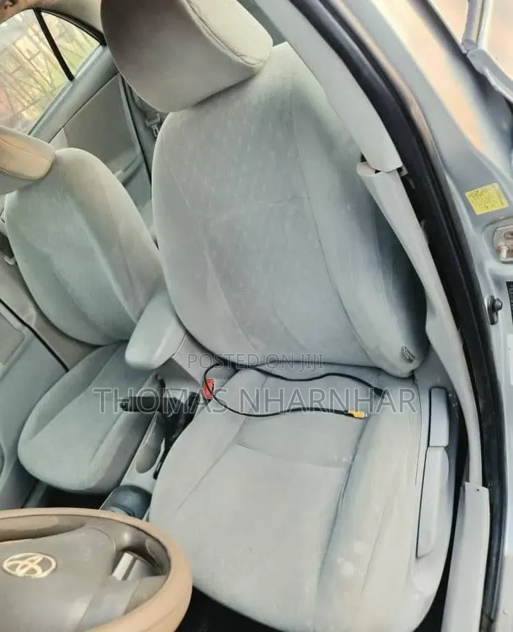 Toyota Corolla 2010 Silver