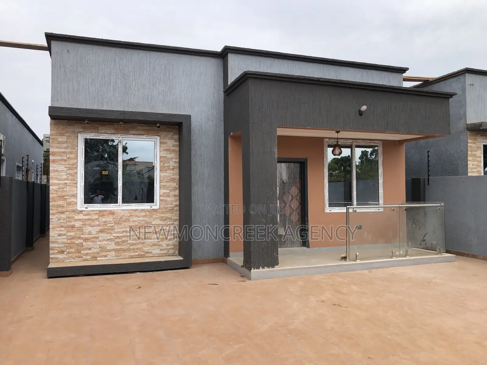 3bdrm Bungalow in Amrahia for sale